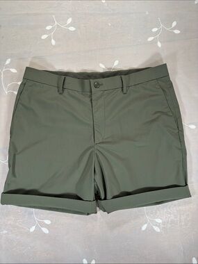 Men's Uniqlo AirSense Olive Green Performance Sport Shorts Medium